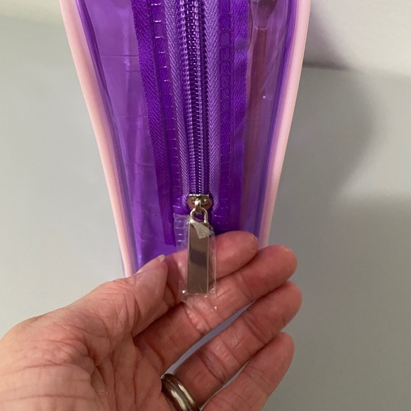 Bundle Alamar Eyeshadow & Primer Makeup Brushes Hoop Earrings & Case 10”x8” NWT - Picture 4 of 8